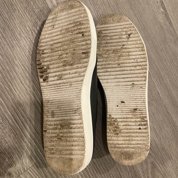 Susina slip on runners. Size 8. - Picture 3 of 3